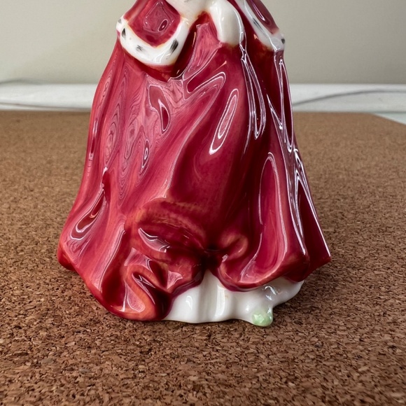 Royal Doulton's 'Christmas Morn' Miniature - Picture 14 of 15